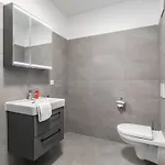 Διαμέρισμα 9 *